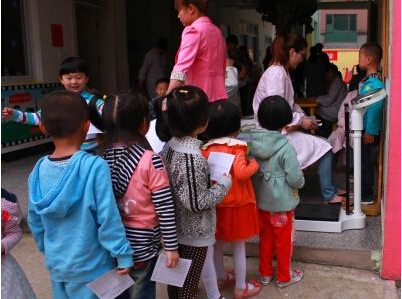 快活视频IOS污版APP下载能够准确的记录宝宝成长过程 体重秤能够准确的测量每一个宝宝的成长过程